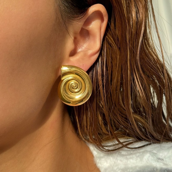 18K Gold Plated Shell Earrings*Swirl Earrings*Spiral Earrings*Ocean Inspired - Picture 1 of 4